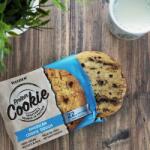 Weider Protein Cookie 90 g vegán fehérje süti Karamella-csoki 12 db