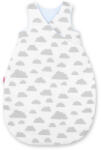 BabyLion Prémium hálózsák (0-12 hónap) - Fehér alapon szürke felhők - Kék belsővel