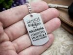 R. M. ékszer Senki sem tökéletes de a nagypapák acél medálos kulcstartó (13445-RM-D)