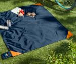 Tchibo Mini pikniktakaró, sötétkék, 130x110cm Sötétkék, narancssárga sarkokkal Sötétkék tasak színes nyomott mintával