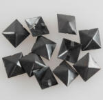 Black & Metal piramide metal NEGRU - 10pcs - CW-015