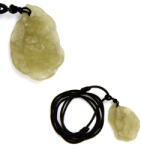  Pandantiv Lybian Desert Glass Cristal Natural Rar cu Snur 38x26x10 mm