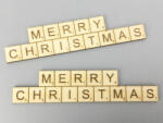  Natúr fa - "MERRY CHRISTMAS" scrabble tábla 3x13, 8cm 2db/csomag - kosarbolt