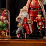 Kaemingk Luxury Karácsonyi figura "Nikolaus'" medvével 22 cm (531072)