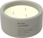 Blomus (Германия) Ароматна свещ BLOMUS FRAGA с аромат Royal Leather - Ø13 х 6.5 см - цвят сиво-бежов (BLOMUS 65961)