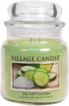 Village Candle Lumânare parfumată - Sea Salt Cucumber Timp de ardere: 105 ore