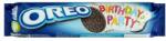 OREO Birthday Party karamellízű töltelékkel töltött kakaós keksz színes dekorációs pelyhekkel 154 g