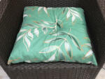  Pamut borítású darált szivacs töltetű ülőpárna 45x45 cm / zöld alapon levél mintás