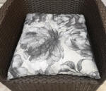  Pamut borítású darált szivacs töltetű ülőpárna 45x45 cm / szürke nagy virág mintás