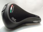 Selle Monte Grappa Nyereg Bravo Soft Carb. gél-lycra Fekete