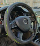 Autolife Műbőr kormányvédő 38cm fekete-zöld 2394G (2394G) - olaj