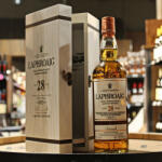 LAPHROAIG 28 éves Whisky (0, 7L 44, 4%)