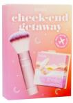 Benefit Shellie Blush Cheek-End Getaway set cadou Fard de obraz Shellie Blush 6 g + pensulă Multitasking Cheek Brush 1 buc. W Warm Seashell-Pink