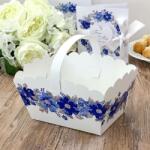 dortis Esküvői cukorkakosár fehér, kék virágokkal (13 x 9 x 9, 5 cm) - dortis (DR-KOS02-2145-01)
