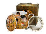 Duo Gift D. G. 24913 Porcelánbögre tetővel, fémszűrővel, 430ml, dobozban, Klimt: The Kiss (59o2693924913)