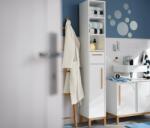 Tchibo /Eklund magas, keskeny fürdőszobai szekrény egy nyitott rekesszel, fiókkal és ajtóval Fehér Natúrszínű tölgyfa váz és fogantyúk