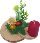 Onore Aranjament floral pe lemn, Onore, maro, lemn, 12.5 cm diamentru si 8.5 cm diametru + Licheni, verde + Flori uscate, grena si alb + Lumanare, grena, 5