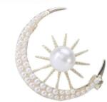 Eva Grace Brosa Isla, cu montura aurie, in forma de semiluna, decorata cu perle - Colectia Universe of Pearls