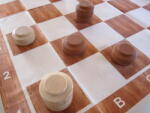 STOA-Games Dámajáték kicsi Játék + játéktér: asztalterítő (120x120cm)