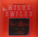 Davis, Miles Miles Smiles - facethemusic - 16 590 Ft