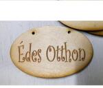  Natúr fa ovális tábla ’Édes Otthon’ felirattal. Mérete: 90x55 mm