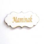  Natúr fa táblácska 'Maminak' felirattal. Mérete: 60x30 mm
