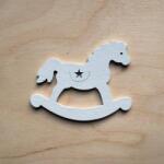  Fehér fa retro hintaló, mérete: 70x55 mm, 5mm vastag