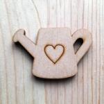 Natúr fa locsolókanna, szíves. Mérete: 5x3 cm