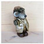  Egérke pomponos sapiban, kerámia. Mérete: 65x55x120 mm