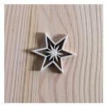  Csillag, fehér fa. Mérete: 2, 7x3 cm