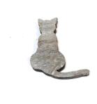  Szürke fa cica. Mérete: 45x50x7 mm