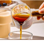  Dupla kiöntős üveg mérőpohár fa fogantyúval (150 ml)