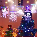 Life Light Led Karácsonyi Led függöny, 5 db karácsonyi műanyag figurával, 22 db multi color Leddel, távirányítós, 8 funkciós vezérlővel, időzítős! USB csatlakozós. Life Light Led 2 év garancia! (LLKNUSBTCUR22LWIN)