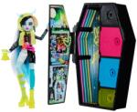 Mattel Monster High: Szörnyen jó barátok titkai - Rémes fények - Frankie Stein (HNF79)
