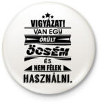 printfashion Van egy őrült öcsém - Kitűző, hűtőmágnes - Fehér (3088732)
