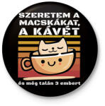printfashion Szeretem a macskákat a kávét és még talán 3 embert - Kitűző, hűtőmágnes - Fekete (16322977)