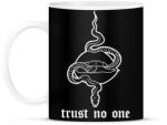 printfashion Trust no one - Bögre - Fekete (16760616)