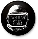 printfashion I need more Space - Kitűző, hűtőmágnes - Fekete (3097433)
