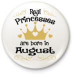 printfashion Az igazi hercegnők augusztusban születnek - Kitűző, hűtőmágnes - Fehér (3075337)