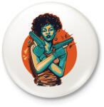 printfashion Lány pisztollyal Gangster girl - Kitűző, hűtőmágnes - Fehér (11374404)