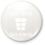 printfashion Júliusban született kockás hasú - Kitűző, hűtőmágnes - Fehér (3079800)