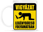 printfashion Vigyázat legénybúcsú folyamatban - Bögre - Fehér (16511355)