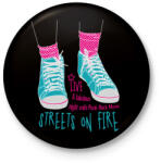 printfashion Tüzes utcák - Kitűző, hűtőmágnes - Fekete (3090981)