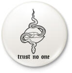 printfashion Trust no one - Kitűző, hűtőmágnes - Fehér (16759393)