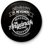 printfashion Anyának hívnak a legfontosabbak - Kitűző, hűtőmágnes - Fekete (3096031)