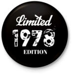 printfashion 1978 - Kitűző, hűtőmágnes - Fekete (4555746)