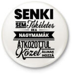 printfashion Senki sem tökéletes - Nagymama - Kitűző, hűtőmágnes - Fehér (4819998)