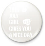 printfashion Ez a júliusi csaj szép napot kíván neked - Kitűző, hűtőmágnes - Fehér (3079804)