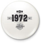 printfashion born-in-1972-(dark&lightgrey) - Kitűző, hűtőmágnes - Fehér (3076139)