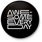 printfashion Awesome every day - Kitűző, hűtőmágnes - Fekete (4746057)